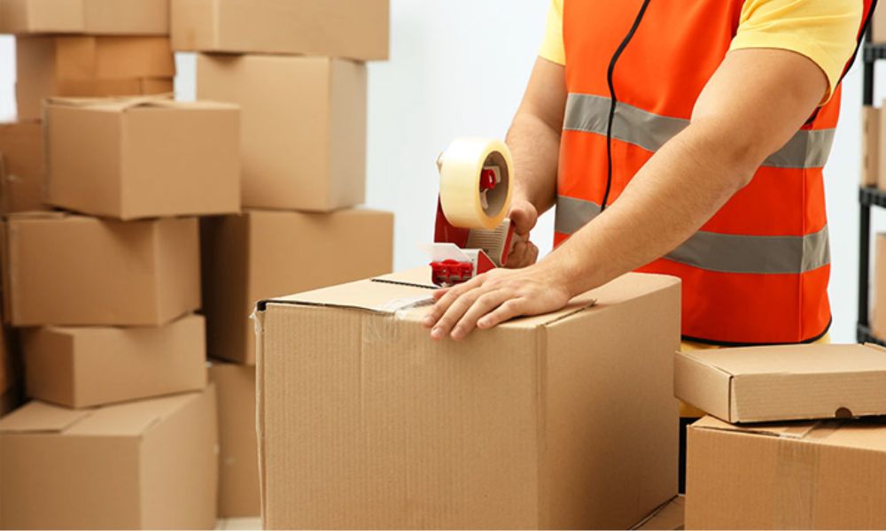Customized Solutions packers and movers (1)